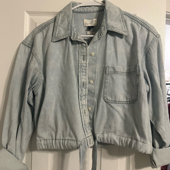 Universal Threads New Cropped Denim Button- Down Shirt Size Small - Picture 2 of 2